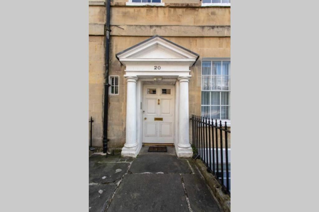 Stylish Georgian Retreat Apartamento Bath Exterior foto